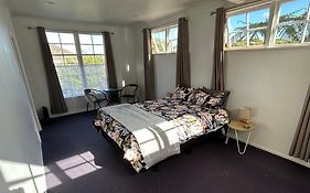2 Bedroom Private Guesthouse In Korokoro
